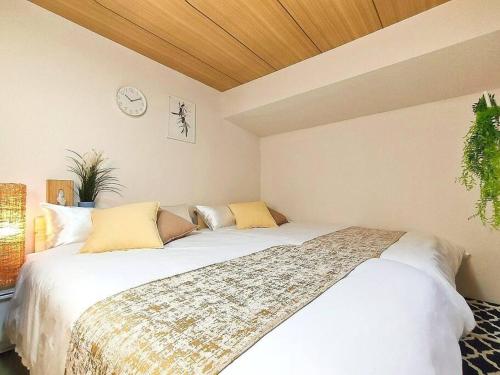 Authentic Japanese House 10 Mins to USJ , 8 Mins to Aquarium , Direct to Namba & Umeda , Guest House Anytime