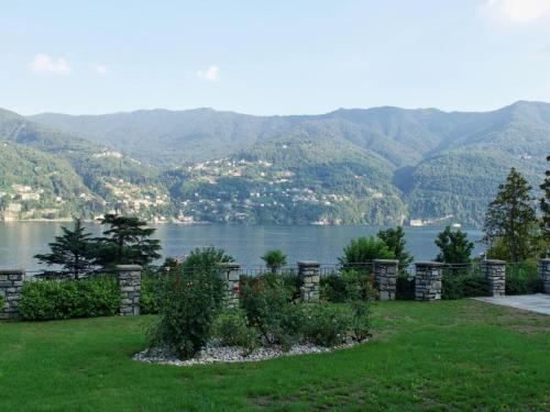 Gambar di galeri bagi Attic with shared pool di Laglio