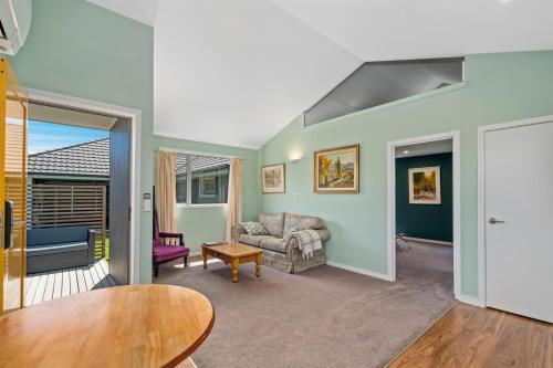 Χώρος καθιστικού στο Little Lodge Wanaka