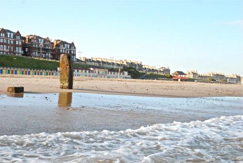 A beach at or near the guesthouse 