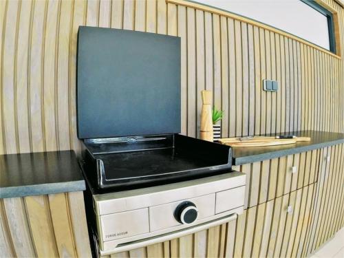 Photo de la galerie de l'établissement Villa d'Architecte avec Piscine Chauffée, Terrasse et Services Hôteliers à Soorts-Hossegor - FR-1-791-11, à Soorts-Hossegor