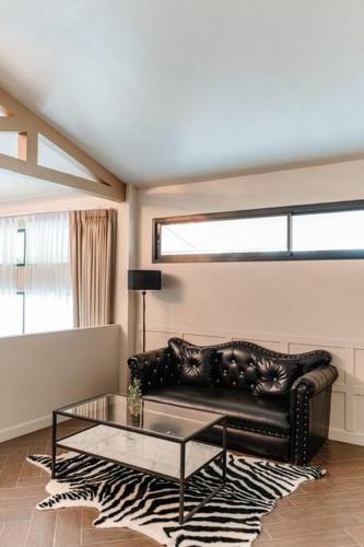 Posezení v ubytování Serene Suite 3BR Pool Villa Chiang Mai