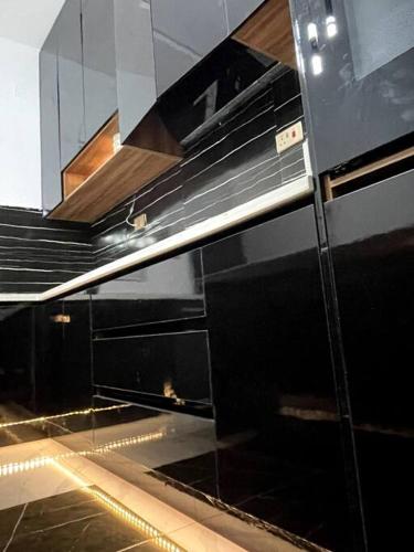 Una cocina o cocineta en Luxe Lekki Retreat