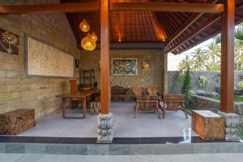 Un patio o zona al aire libre en Kaki Uma Villa