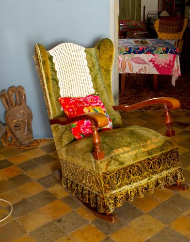a chair with a pillow on it in a room at Olmitos 3, Casa-Palacio Real Piedad in Cehegín