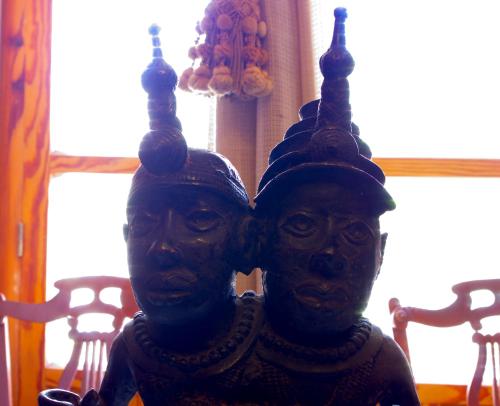 a statue of two people standing next to each other at Olmitos 3, Casa-Palacio Real Piedad in Cehegín