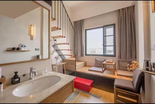 Posezení v ubytování Ramada Encore by Wyndham Shanghai Pudong Airport
