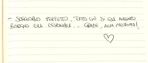 a handwritten note with a heart on it at Agatea B&B in Montesarchio