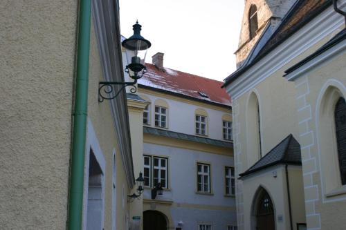 a street light on the side of a building at Schloss Gumpoldskirchen in Gumpoldskirchen