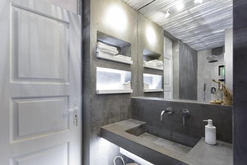 Stylish, Quiet & Relaxing, a Hidden Gem near the Acropolis
