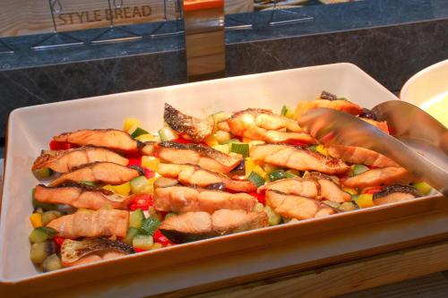 a tray of food with shrimp and vegetables at Hotel&Resort Yamanouchi Hills in Yamanouchi