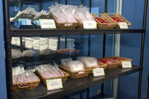 a display case filled with different types of cakes at Hotel&Resort Yamanouchi Hills in Yamanouchi