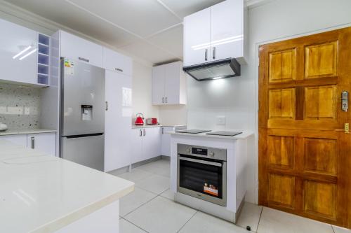 Una cocina o cocineta en Greencroft Villa