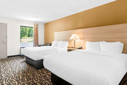 Ένα ή περισσότερα κρεβάτια σε δωμάτιο στο Quality Inn Russellville