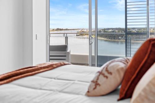 Výhled na řeku, která protéká v blízkosti apartmánu