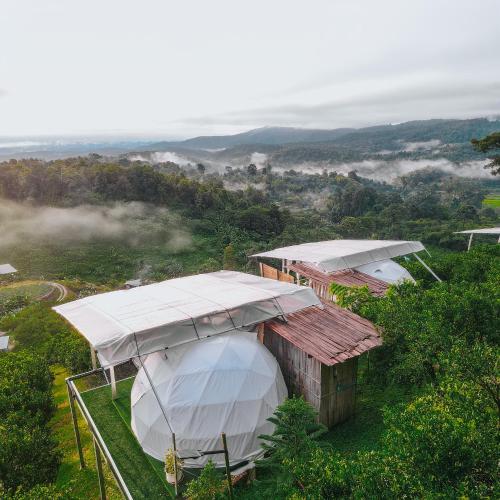 Un paisaje natural cerca del camping