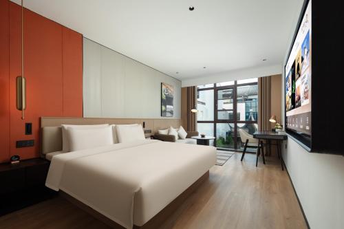 TV a/nebo společenská místnost v ubytování Atour Hotel Suzhou Beisi Pagoda Taohuawu Street