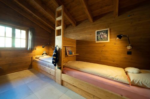 Una cama o camas en una habitación de Chalet Hinterrugg