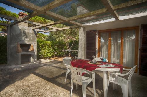 a patio with a table and chairs and a fireplace at Appartamenti in Villa e Casali a Giannella in Santa Liberata