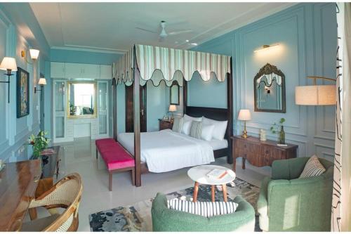 Postel nebo postele na pokoji v ubytování Umaid Heritage 3BHK with Stunning View Jodhpur