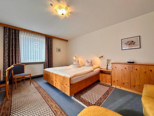 Postel nebo postele na pokoji v ubytování Pension zum Löwen, Parkplatz, Frühstück, Wlan, Zentral