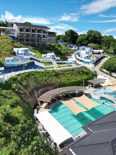 Bazén v ubytování SkyMount Resort nebo v jeho okolí