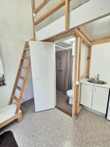 Bany a Honeycomb Tiny Apartments