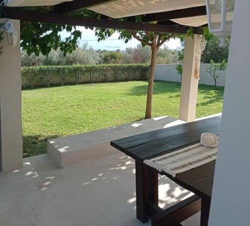 Taman di luar Villa Gaia Greece