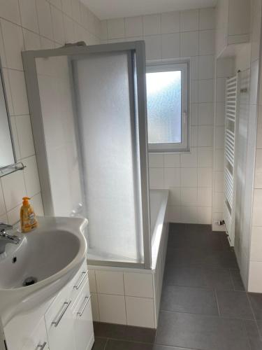 Et badeværelse på Ferienwohnung Feucht OG NATURNAH Parkplatz WLAN