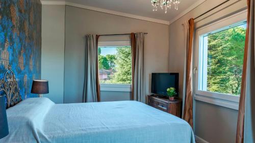 Postel nebo postele na pokoji v ubytování VILLA DEL PRATO 8, Emma Villas