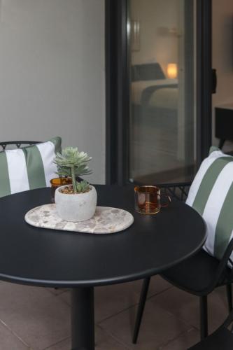 Χώρος καθιστικού στο Sandy Hill Apartments by Ready Set Host