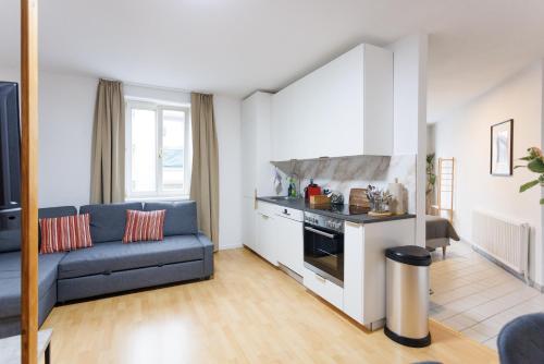 Cozy Family & Group Apartment - 15 min to Center