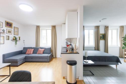 Cozy Family & Group Apartment - 15 min to Center
