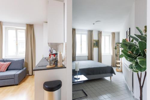 Cozy Family & Group Apartment - 15 min to Center