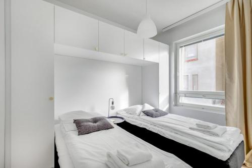 En eller flere senge i et værelse på Kotimaailma Apartments Pukkila III