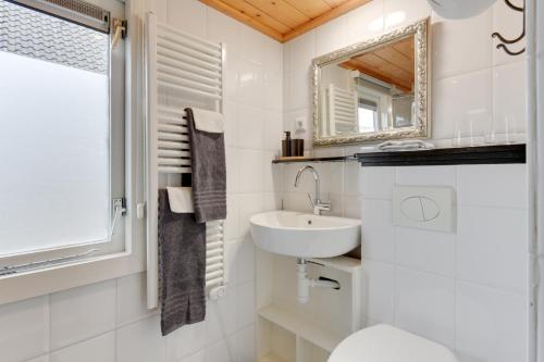 Koupelna v ubytování The White Cottage