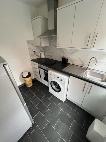 6 bed house - 12 minutes to City Centre photo 5