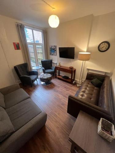 6 bed house - 12 minutes to City Centre photo 6