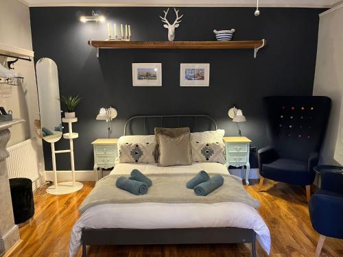 a bedroom with a bed and a blue chair at Studio 77 - Stylish, Free Parking, Fast Wi-Fi, Netflix in Sheffield