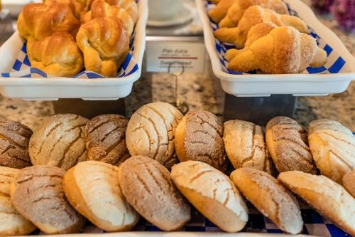 シウダード・デル・カルメンにあるCourtyard by Marriott Ciudad del Carmen Campecheのパン・ペストリー