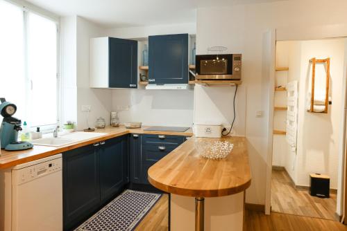 Η κουζίνα ή μικρή κουζίνα στο "entre Troyes murs", 3 appartements avec parking, Troyes