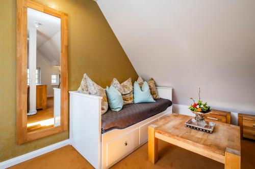 a room with a bench with a table and a mirror at Seehotel Lichtenberg in Lichtenberg