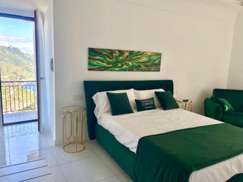 Ένα ή περισσότερα κρεβάτια σε δωμάτιο στο Ravello Comfort - Luxury Home by ItalianHost