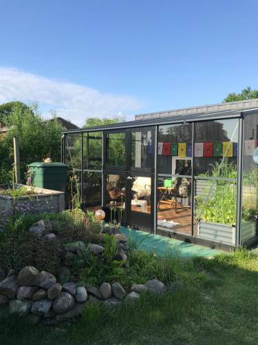 Κήπος έξω από το Ferienwohnung in Breiholz zwischen den Meeren, am Nordostseekanal