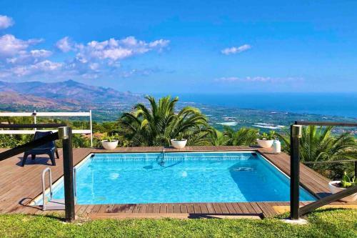 a swimming pool with a view of the ocean at Villa panoramica sull'Etna con piscina vista mare in Montargano