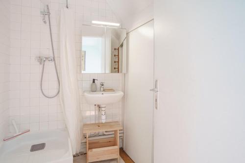 Photo de la galerie de l'établissement Chic 7th floor Studio Saint-Germain-des-Pres, à Paris