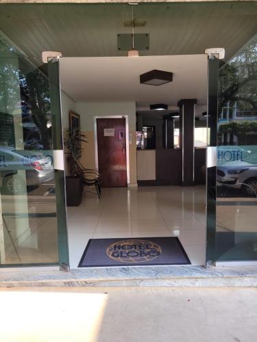 an open door of a building with a door mat at Hotel Globo in Cianorte