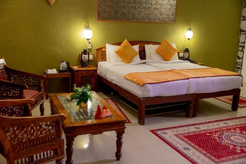 Ένα ή περισσότερα κρεβάτια σε δωμάτιο στο Indian Adventures Tiger Moon resort