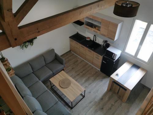 an overhead view of a living room and kitchen at Maison pour 4 personnes in Lesperon
