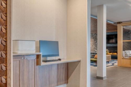 a room with a desk with a computer on it at Fairfield by Marriott Inn & Suites Shelbyville in Shelbyville